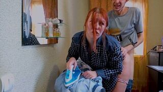 Жестко трахнул с КРЕМПАЕМ за плохо поглаженную рубашку порно